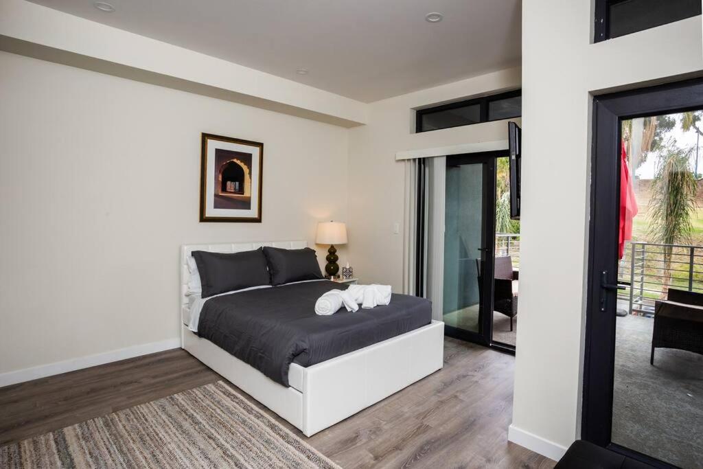 Studio With Large Balcony- San Diego Gateway Ngoại thất bức ảnh