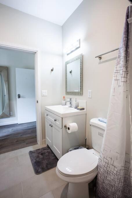 Studio With Large Balcony- San Diego Gateway Ngoại thất bức ảnh