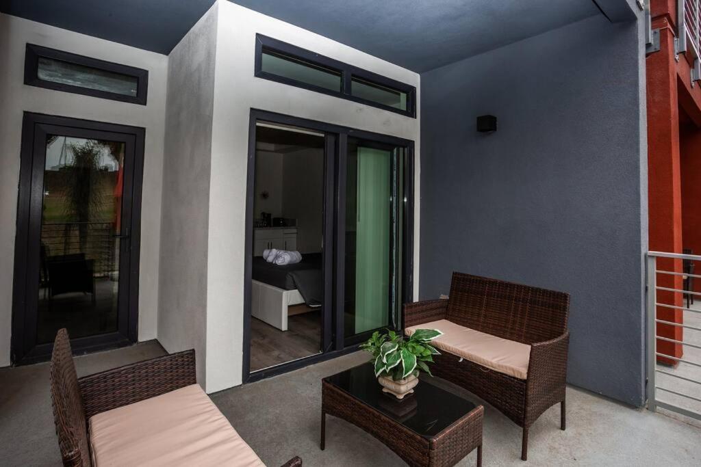 Studio With Large Balcony- San Diego Gateway Ngoại thất bức ảnh