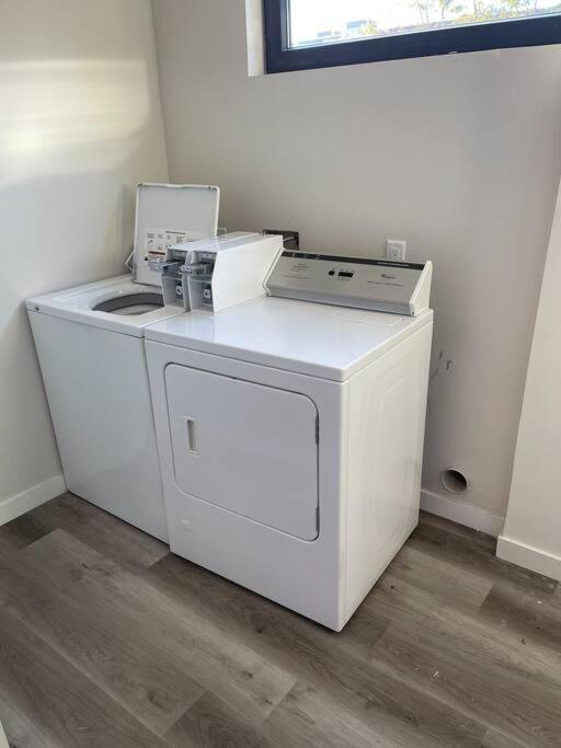 Studio With Large Balcony- San Diego Gateway Ngoại thất bức ảnh