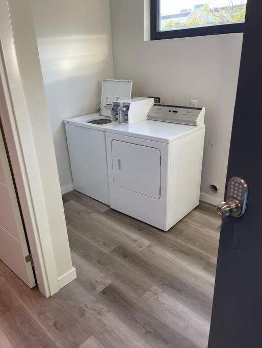 Studio With Large Balcony- San Diego Gateway Ngoại thất bức ảnh
